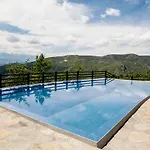 Hotel Leshten