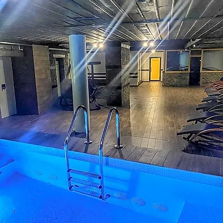 Hotel Leshten *